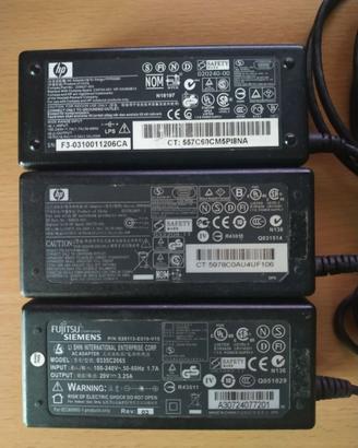 Lotto 3 caricabatterie notebook HP e Fujitsu
