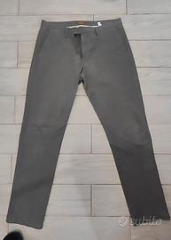 Pantaloni chino grigi