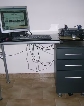 Mini PC completo di scrivania