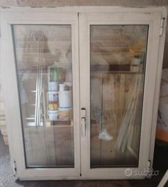 Finestre in alluminio bianco