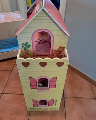 Casa delle bambole in legno