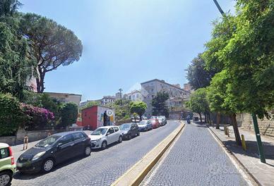 3 LOCALI A NAPOLI
