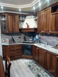 Cucina in legno massiccio 