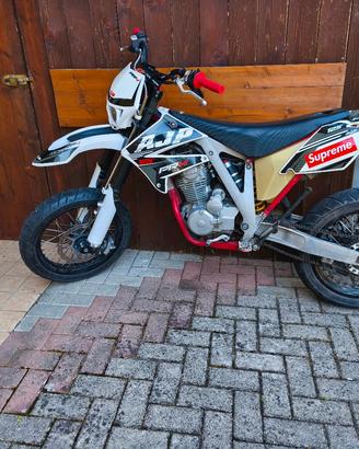 AJP PR4