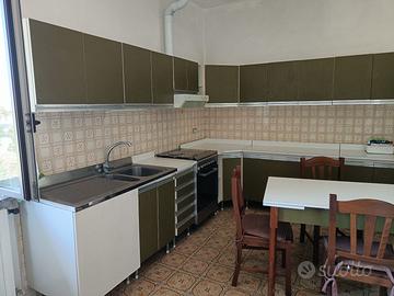 Arredamento cucina completa di elettrodomestici