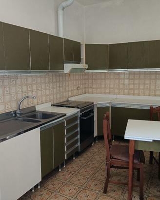 Arredamento cucina completa di elettrodomestici