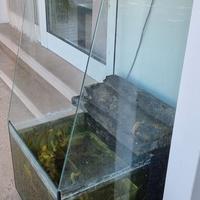 acquario esterno con cascata