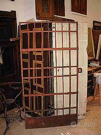 Cancello antico di cella di prigione,uso porta