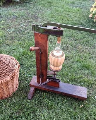 antica tappatrice per tappi in sughero