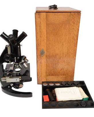 Microscopio d'epoca Koristka