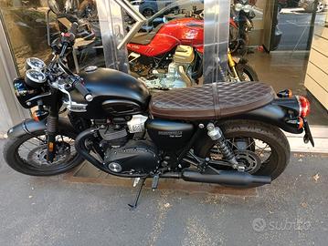 Triumph T 100 BLACK