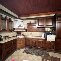 Cucina angolare in legno