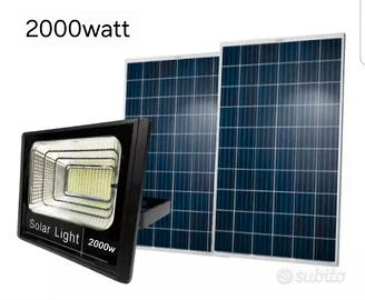 faro da 2000w con 2 pannelli solari crepuscolare 