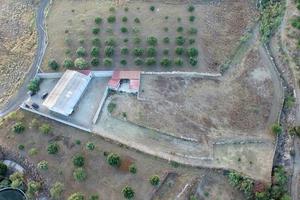 Capannone e terreno circostante