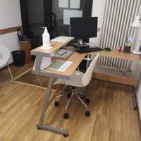 scrivania studio con desk