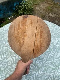 Antico tagliere tondo in legno d'epoca con manico