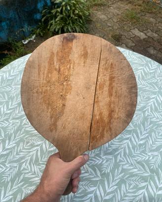 Antico tagliere tondo in legno d'epoca con manico