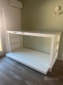 Struttura letto a soppalco con scaletta integrata