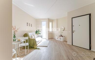 BILOCALE DI DESIGN, LUMINOSO E BEN COLLEGATO