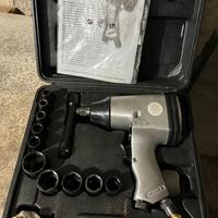 Avvitatore a percussione