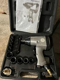 Avvitatore a percussione