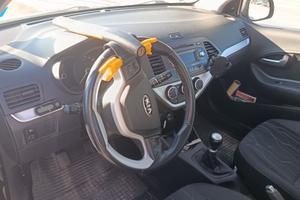 KIA Picanto grigio metallizzato del 2014