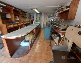 Muri di locale commerciale uso negozio