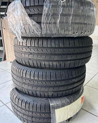Pneumatici nuovi Hankook 215/65/15 96H