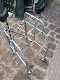 deambulatore x anziani 