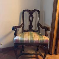 Poltrona antica in legno massello da restaurare