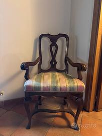 Poltrona antica in legno massello da restaurare