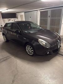 •Alfa Romeo Giulietta 1.6 JTDm-2 Distinctive