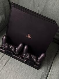 PS4 Pro 1Tb + 2 Controller + Stand