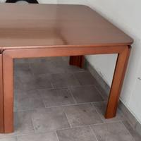 tavolo quadrato in noce allungabile con 6 sedie