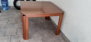 tavolo quadrato in noce allungabile con 6 sedie