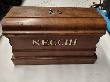 Macchina da cucire NECCHI con scatola