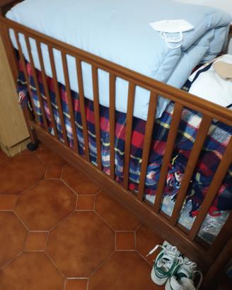 Lettino bambini completo di materasso quasi Nuovo