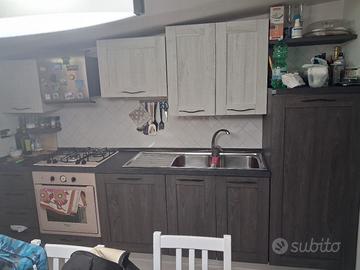 Cucina e parete attrezzata