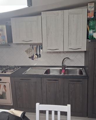 Cucina e parete attrezzata