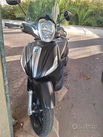 Beverly 350cc Sport Touring 