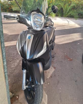 Beverly 350cc Sport Touring 