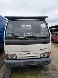 Nissan Cabstar 3.0 TD per ricambi 