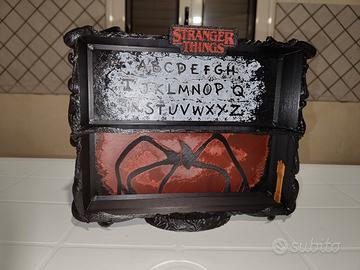 Espositore Stranger Things