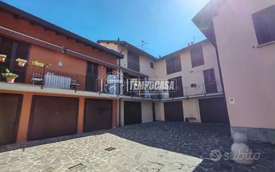 LOMAZZO: Ampio trilocale in centro paese con canti