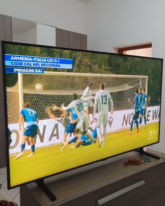 TV 4K 55 pollici Samsung RU8000 con scatola