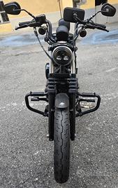 HARLEY DAVIDSON Iron 883 nera satinata