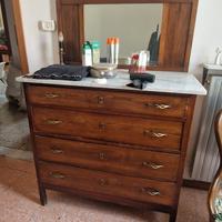 comò con piano in marmo e specchiera 