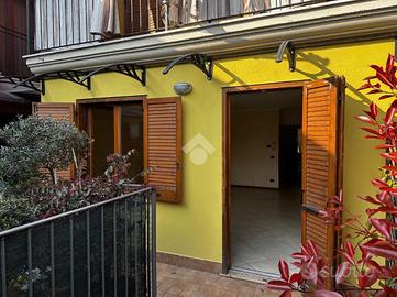 VILLA A SCHIERA A LENO