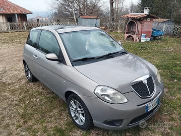 lancia y