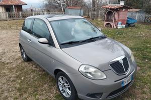 lancia y